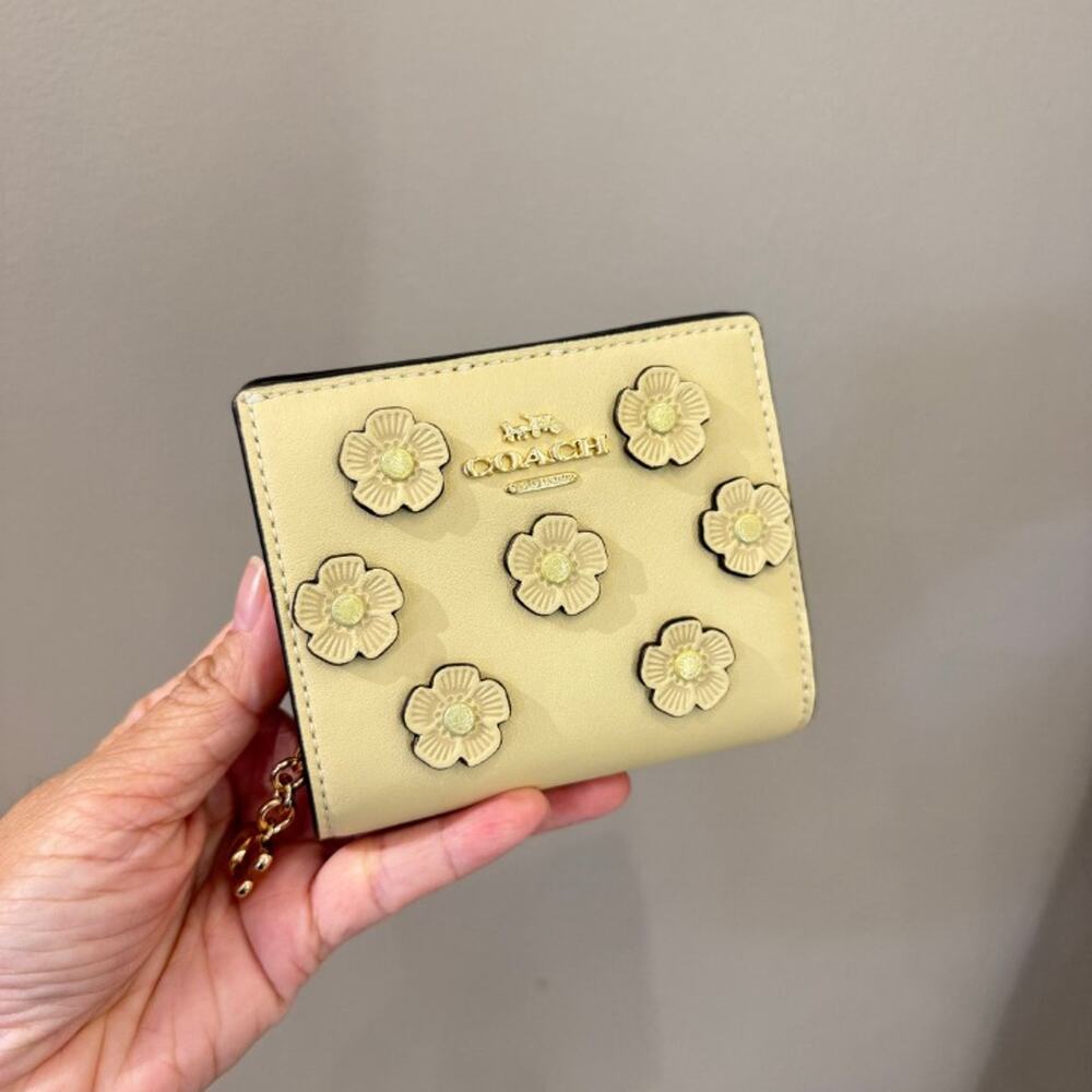 Coach CAP16 Snap Wallet With Floral Applique